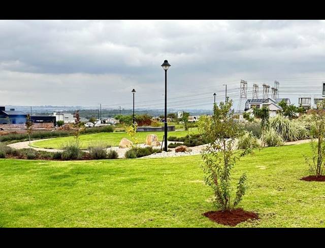 5 BEDROOM HOUSE FOR SALE IN MIDSTREAM HEIGHTS